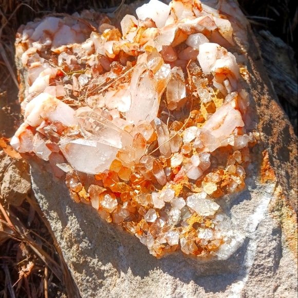Smokey gray quartz, this is originally from Arkansas near Mount Ida. - Picture 2 of 16